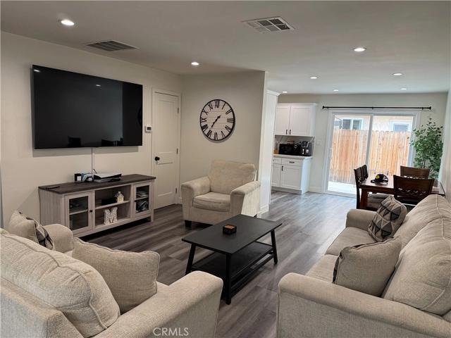 17111 Roscoe Blvd #15, Northridge, CA 91325