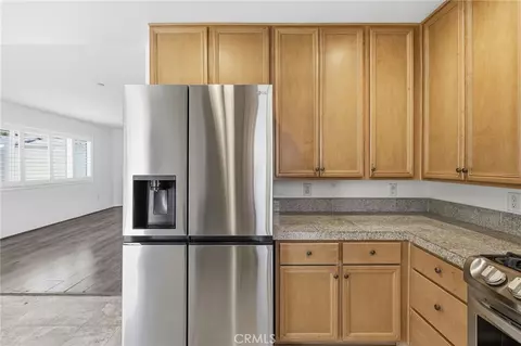 Kitchen - 21716 Jack Pl, Saugus, CA 91350 photo 2 of 2