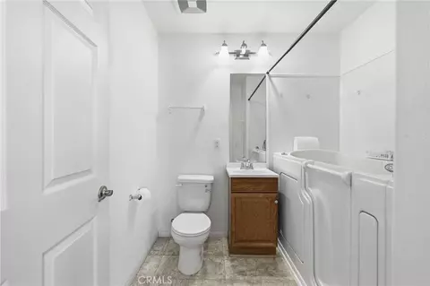 Bath - 21716 Jack Pl, Saugus, CA 91350 photo 1 of 3