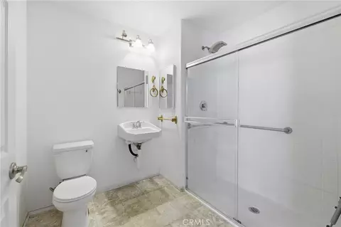 Bath - 21716 Jack Pl, Saugus, CA 91350 photo 3 of 3