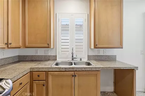Kitchen - 21716 Jack Pl, Saugus, CA 91350 photo 1 of 2