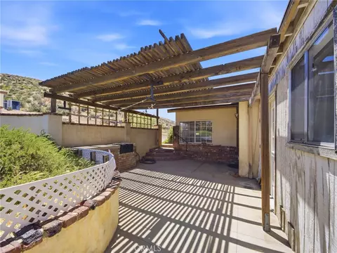 Exterior - 29935 Maypath Rd, Juniper Hills, CA 93543 photo 13 of 30