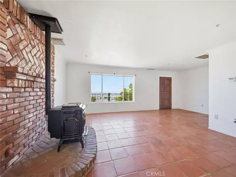 Living - 29935 Maypath Rd, Juniper Hills, CA 93543 photo 2 of 5