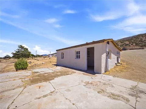 Exterior - 29935 Maypath Rd, Juniper Hills, CA 93543 photo 17 of 30