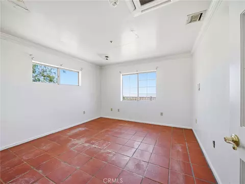 Bedroom - 29935 Maypath Rd, Juniper Hills, CA 93543 photo 2 of 3