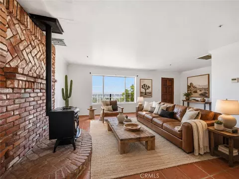 Living - 29935 Maypath Rd, Juniper Hills, CA 93543 photo 1 of 5