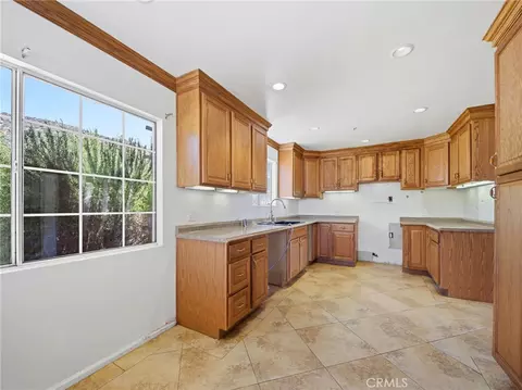 Kitchen - 29935 Maypath Rd, Juniper Hills, CA 93543 photo 3 of 3