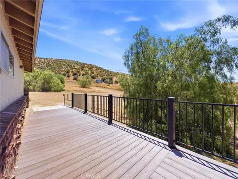 Exterior - 29935 Maypath Rd, Juniper Hills, CA 93543 photo 14 of 30
