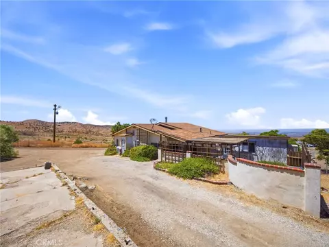 Exterior - 29935 Maypath Rd, Juniper Hills, CA 93543 photo 10 of 30