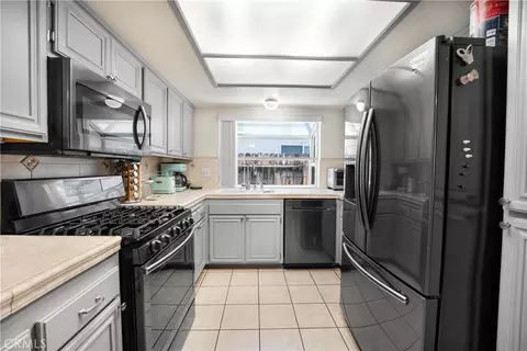Kitchen - 45928 Foxtail, Lancaster, CA 93534 photo 1 of 3