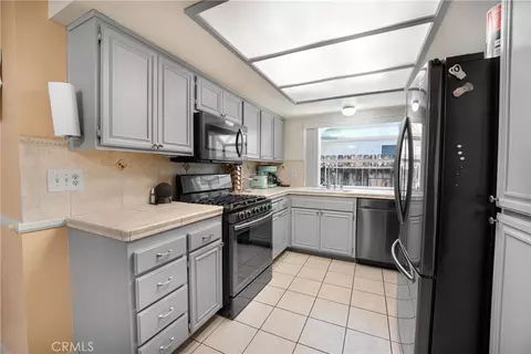Kitchen - 45928 Foxtail, Lancaster, CA 93534 photo 2 of 3