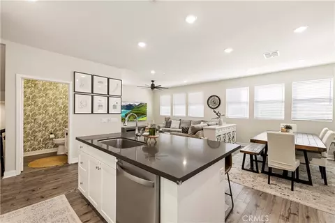 12827 Watt Ln #E, Sylmar, CA 91342