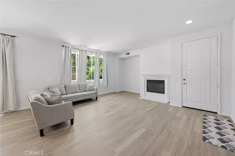 Living - 19324 Opal Ln, Saugus, CA 91350 photo 4 of 5