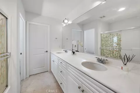 Bath - 19324 Opal Ln, Saugus, CA 91350 photo 2 of 3