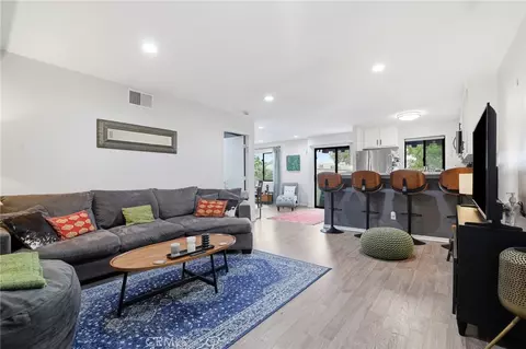 18530 Hatteras St #337, Tarzana, CA 91356