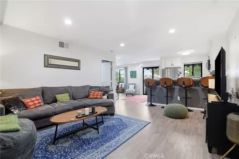 18530 Hatteras St #337, Tarzana, CA 91356