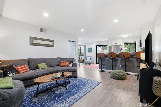 18530 Hatteras St #337, Tarzana, CA 91356