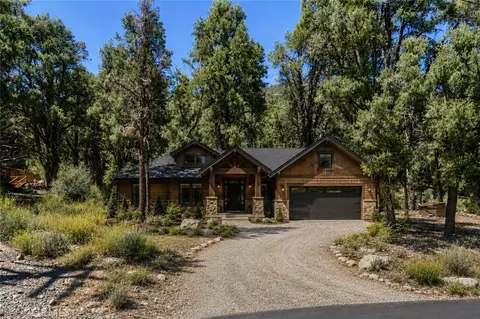 16525 Grizzly Dr, Pine Mountain Club, CA 93222