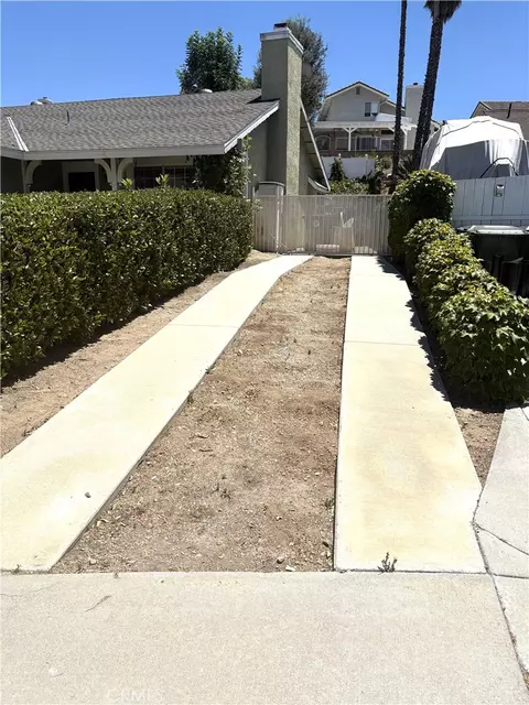 Exterior - 22552 Barcotta Dr, Saugus, CA 91350 photo 2 of 5