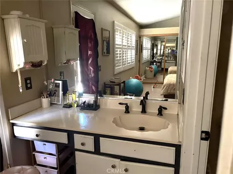 Bath - 22552 Barcotta Dr, Saugus, CA 91350 photo 1 of 1