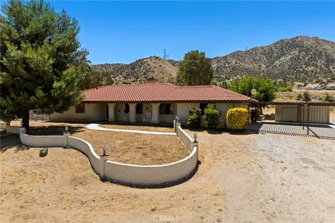 902 Searchlight Ranch Rd, Acton, CA 93510