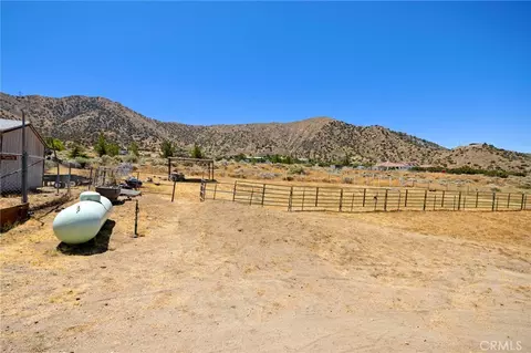 Exterior - 902 Searchlight Ranch Rd, Acton, CA 93510 photo 5 of 12