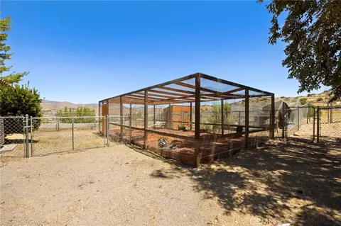 Exterior - 902 Searchlight Ranch Rd, Acton, CA 93510 photo 11 of 12