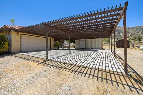 Exterior - 902 Searchlight Ranch Rd, Acton, CA 93510 photo 4 of 12
