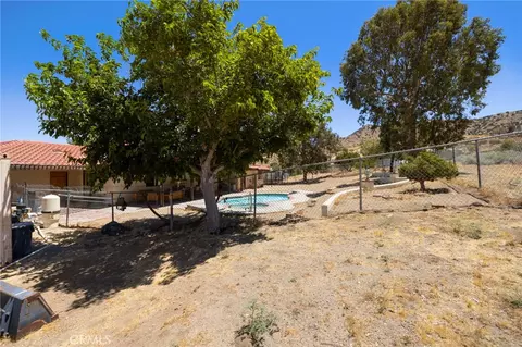 Exterior - 902 Searchlight Ranch Rd, Acton, CA 93510 photo 7 of 12