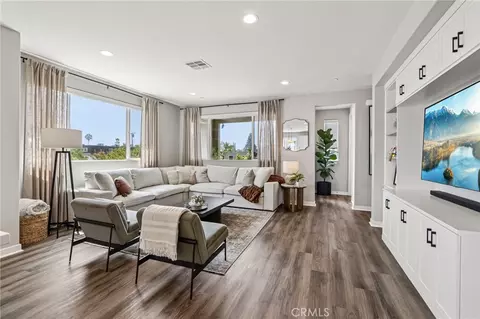 13219 Victory Blvd, Van Nuys, CA 91401