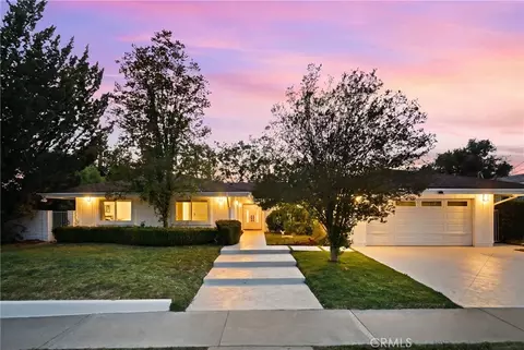22615 Dardenne St, Calabasas, CA 91302