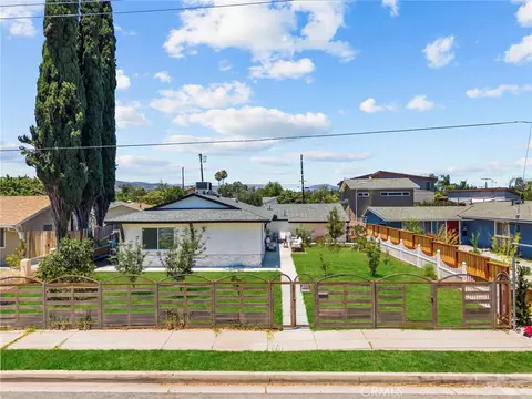 23817 Victory Blvd, West Hills, CA 91307
