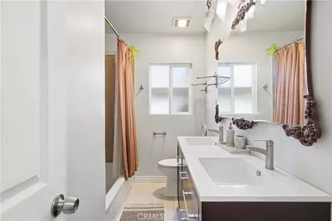 Bath - 9363 Gullo, Pacoima, CA 91331 photo 5 of 6