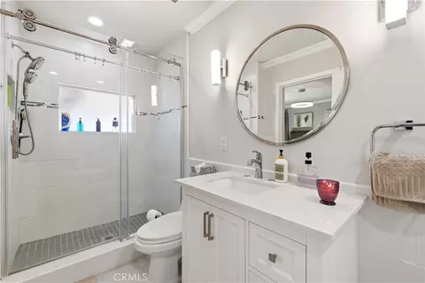 Bath - 9363 Gullo, Pacoima, CA 91331 photo 4 of 6