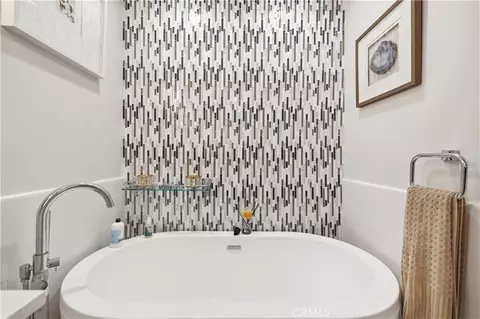 Bath - 9363 Gullo, Pacoima, CA 91331 photo 2 of 6