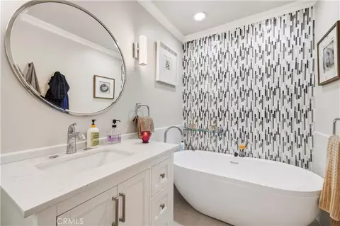 Bath - 9363 Gullo, Pacoima, CA 91331 photo 1 of 6
