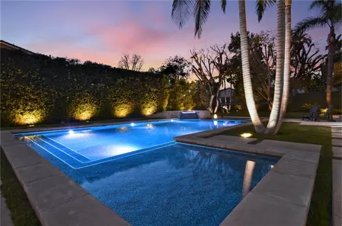 Exterior - 13157 Chandler Blvd, Sherman Oaks, CA 91401 photo 14 of 14