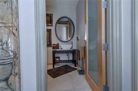 Bath - 13157 Chandler Blvd, Sherman Oaks, CA 91401 photo 1 of 4