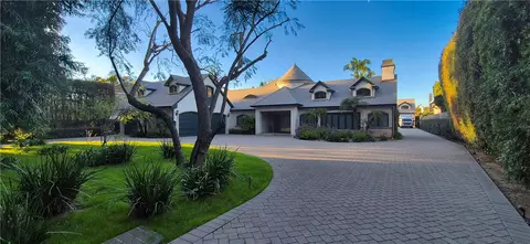 Exterior - 13157 Chandler Blvd, Sherman Oaks, CA 91401 photo 4 of 14