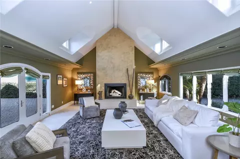 Living - 13157 Chandler Blvd, Sherman Oaks, CA 91401 photo 1 of 3