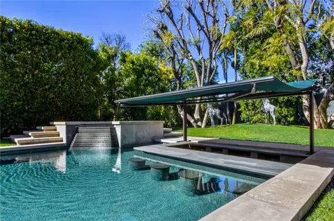 Exterior - 13157 Chandler Blvd, Sherman Oaks, CA 91401 photo 9 of 14
