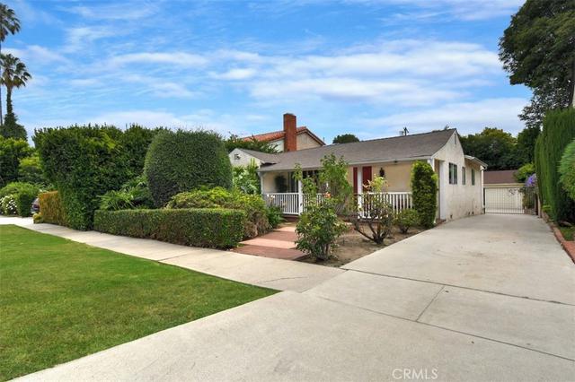 14451 Greenleaf St, Sherman Oaks, CA 91423