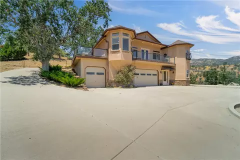 29801 Greenwater Dr, Tehachapi, CA 93561 photo 2