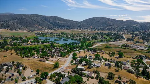 29801 Greenwater Dr, Tehachapi, CA 93561 photo 4
