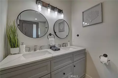 Bath - 12871 Osborne St, Arleta, CA 91331 photo 3 of 5
