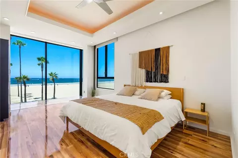 3009 Ocean Front Walk, Venice, CA 90291