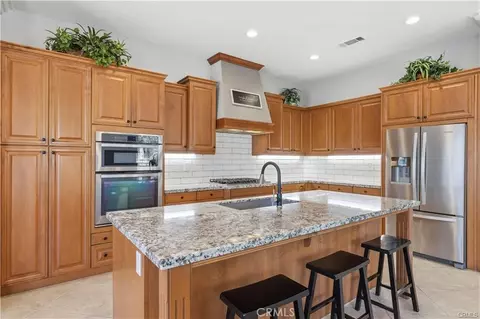 Kitchen - 2004 Turnberry Dr, Oxnard, CA 93036 photo 2 of 4