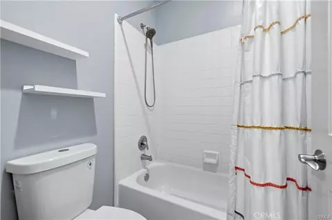 Bath - 2004 Turnberry Dr, Oxnard, CA 93036 photo 3 of 8