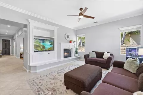 Living - 2004 Turnberry Dr, Oxnard, CA 93036 photo 2 of 3