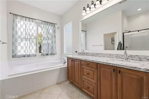 Bath - 2004 Turnberry Dr, Oxnard, CA 93036 photo 6 of 8